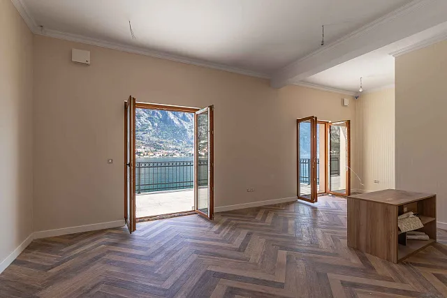 A luxurious three-story villa on the first sea line in  Kotor — photo 39